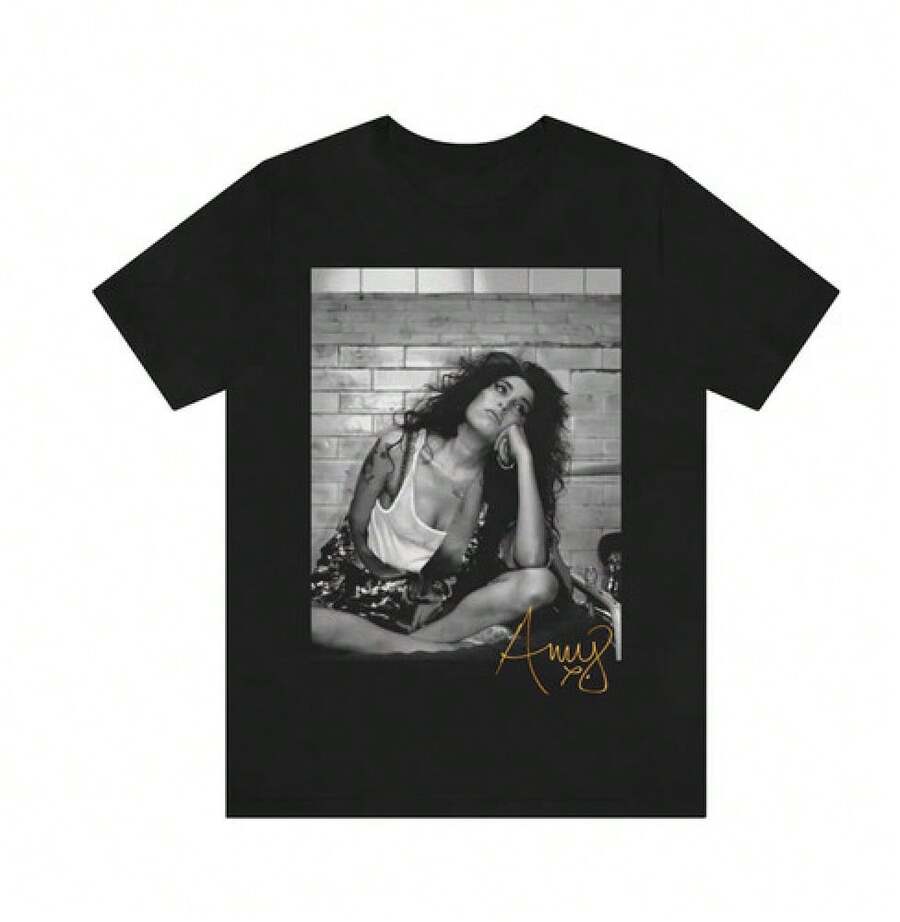 Street Fashion Pose - Urban Street Shirt Amy Winehouse Pose