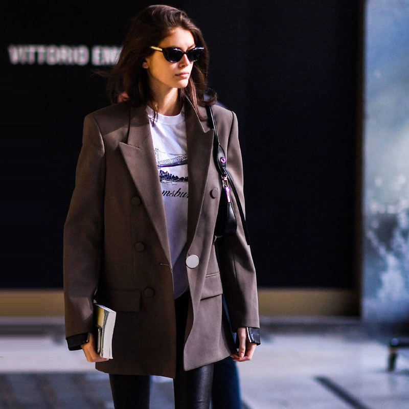 Retro Style Milan Fashion Week - Street Fashion Week 评论和价格
