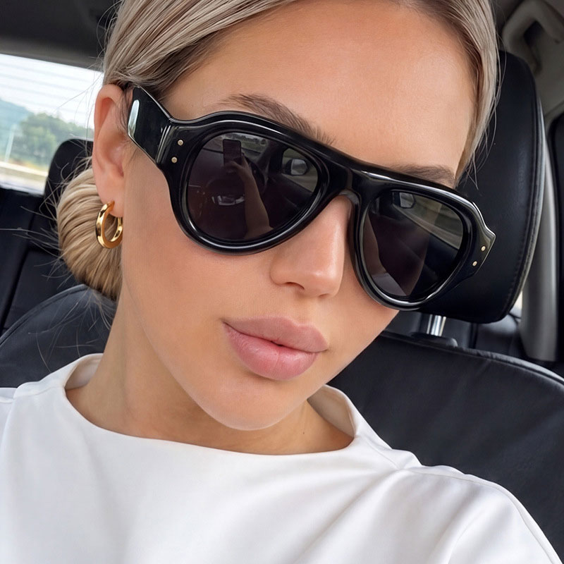 Rice stud frog-shaped sunglass - Street Fashion Pose 评论和价格