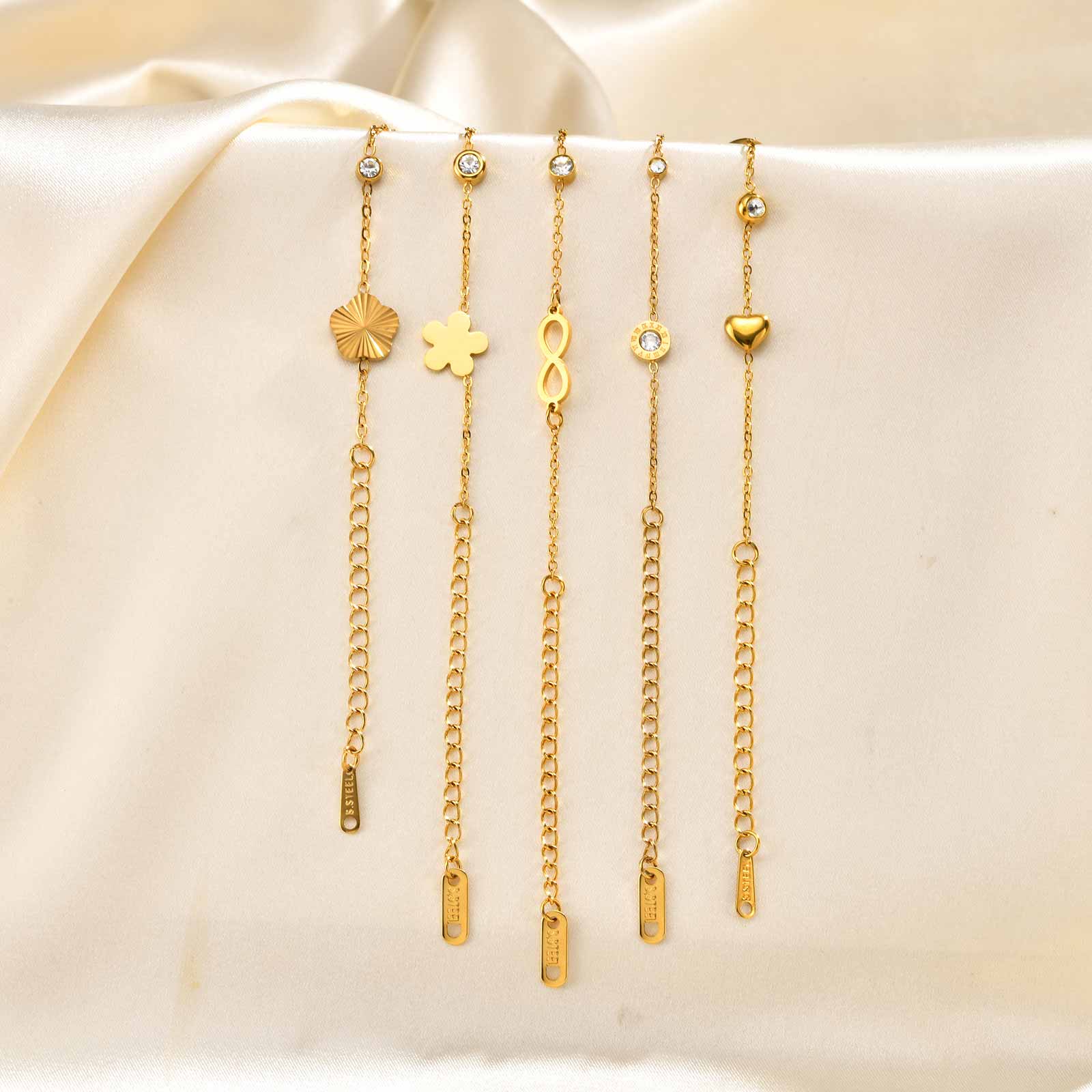 Delicate Cubic Zirconia Heart  - Street Fashion Logo 评论和价格
